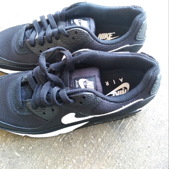Nike Air Max 90 Siz 7 Blk & White - Picture 1 of 4